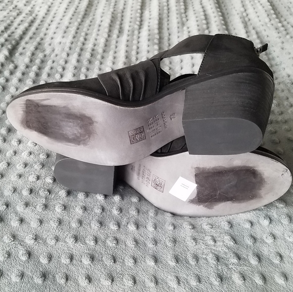 NWOB Eileen Fisher Walt Cross Strap Black Bootie - Picture 5 of 9